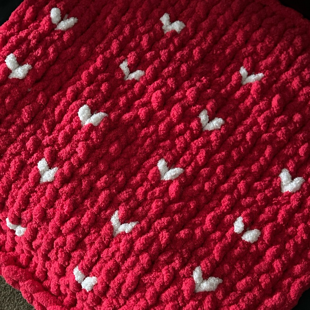 Handmade chunky knit Magenta coloured pet bed with white hearts